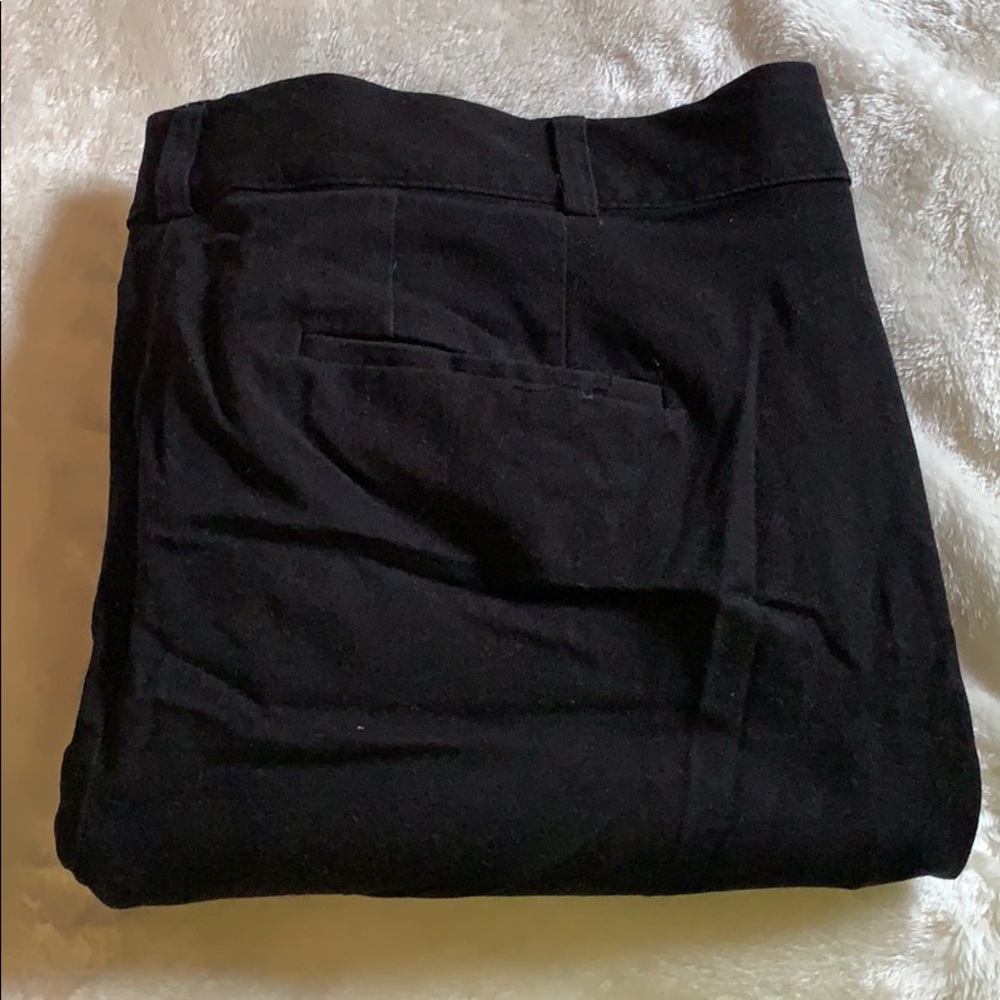 Black capris